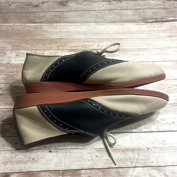 Vintage Biff California Oxford Shoes Tan and Navy Shoes - Picture 6 of 11